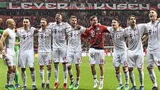Fotbalisté Bayernu Mnichov se radují z pohárové výhry nad Leverkusenem. Fotbalisté Bayernu Mnichov se radují z pohárové výhry nad Leverkusenem.