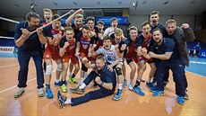 RADOST. Čeští volejbalisté do 18 let slaví. RADOST. Čeští volejbalisté do 18 let slaví.