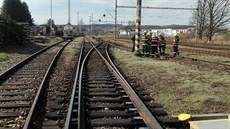 Při pádu z rychlíku u Nezvěstic na Plzeňsku dnes dopoledne zemřela žena.... Při pádu z rychlíku u Nezvěstic na Plzeňsku dnes dopoledne zemřela žena....
