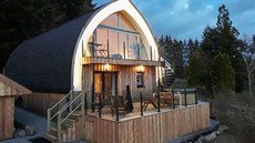 Domek, který stojí v obci Strontian u města Fort William, má polovinu čelní... Domek, který stojí v obci Strontian u města Fort William, má polovinu čelní...