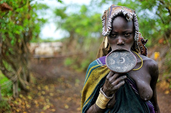 Etiopie. V okol eky Omo stle ij kmeny tradinm zpsobem ivota.