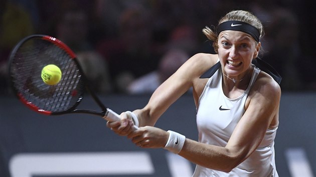 Petra Kvitová se soustředí na úder v prvním kole turnaje ve Stuttgartu. Petra Kvitová se soustředí na úder v prvním kole turnaje ve Stuttgartu.