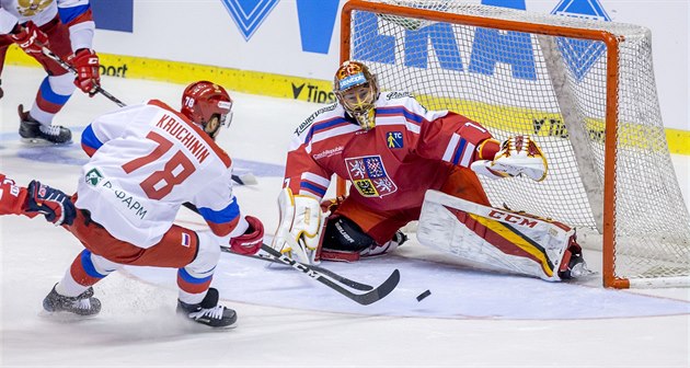 Český brankář David Rittich likviduje ruskou šanci. Český brankář David Rittich likviduje ruskou šanci.