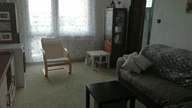 Sušička musela zatím zůstat v obývacím pokoji, do koupelny ani kuchyně se... Sušička musela zatím zůstat v obývacím pokoji, do koupelny ani kuchyně se...