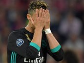 Cristiano Ronaldo z Realu Madrid a je reakce bhem v vodnm semifinle Ligy...