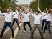 Odpůrci bourání Libeňského mostu na něm zatančili bojový tanec haka aby...