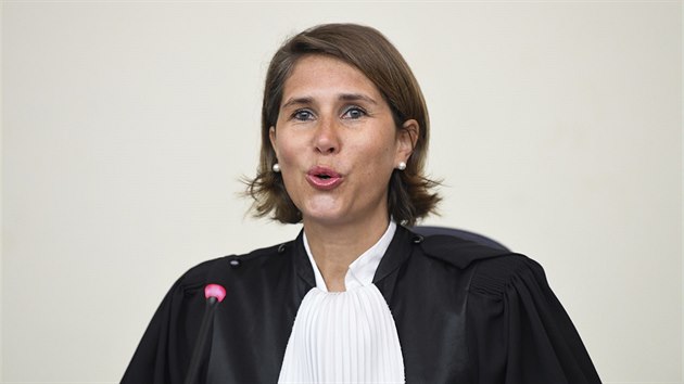 Soudkyn Marie-France Keutgenov te rozsudek vynesen nad teroristou Salahem Abdeslamem, kter byl shledn vinnm z pokusu o vradu policist pi razii v beznu 2016 (23. dubna 2018).