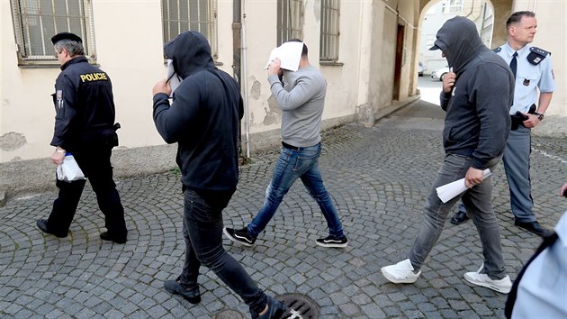 Obvodn soud pro Prahu 1 ve tvrtek projednval trest pro ptici Nizozemc, kte napadli nka v Praze. (26. dubna 2018)