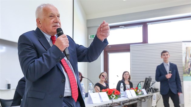 Bval prezident Vclav Klaus navtvil Z a Gymnzium ve Vodanech.