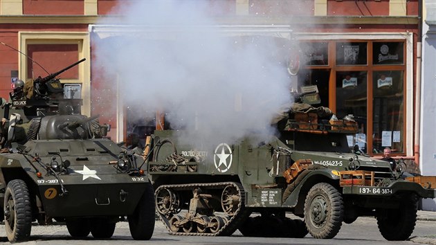 Komentovan bitva pipomnla na chebskm nmst vlen udlosti, kterm oblast prola v dubnu 1945. (21. dubna 2018).