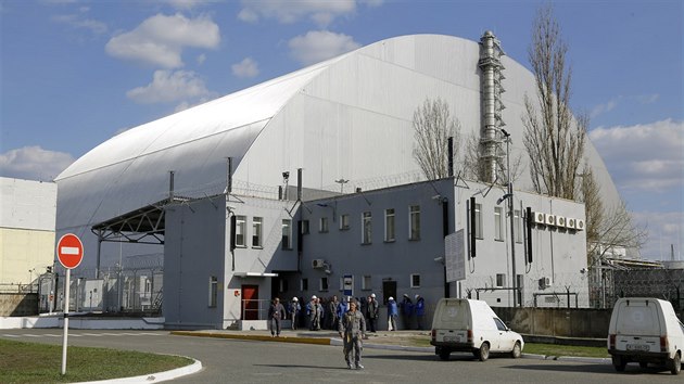 Ochrann kryt, uzavrajc tvrt blok ernobylsk jadern elektrrny