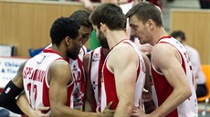 Porada pardubických basketbalistů. Porada pardubických basketbalistů.