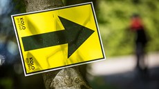 Neznámí záškodníci přeznačili trasu závodu v Brdech a poslali cyklisty z... Neznámí záškodníci přeznačili trasu závodu v Brdech a poslali cyklisty z...
