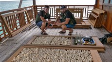Terénní pracovníci liberecké zoo pomohli se zadržením pytláků, kteří převáželi... Terénní pracovníci liberecké zoo pomohli se zadržením pytláků, kteří převáželi...