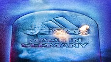Výroba sportovní obuvi Adidas ve Speedfactory probíhá pomocí zcela... Výroba sportovní obuvi Adidas ve Speedfactory probíhá pomocí zcela...