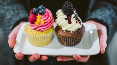 Redaktorka magazínu Ona Dnes se učila vyrábět cupcakes. Redaktorka magazínu Ona Dnes se učila vyrábět cupcakes.