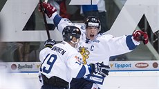 Radující se Finové Veli-Matti Savinainen a Jere Sallinen v zápase proti Rusku. Radující se Finové Veli-Matti Savinainen a Jere Sallinen v zápase proti Rusku.