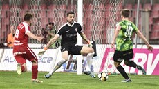 Plzeňský Jan Kopic zakončuje v zápase proti Brnu. Plzeňský Jan Kopic zakončuje v zápase proti Brnu.