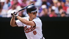Cal Ripken v dresu Baltimore Orioles Cal Ripken v dresu Baltimore Orioles