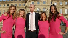 Český fedcupový tým ve Stuttgartu. Zleva Petra Kvitová, Kateřina Siniaková,... Český fedcupový tým ve Stuttgartu. Zleva Petra Kvitová, Kateřina Siniaková,...