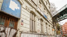 Opuštěný dům v majetku Prahy, Husitská 7, bývalé městské lázně (22.4.2018) Opuštěný dům v majetku Prahy, Husitská 7, bývalé městské lázně (22.4.2018)