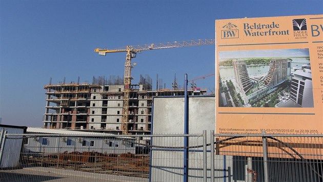 V Blehrad vznik srbsk Dubaj, projekt Belgrade Waterfront. Mstnm se vak tvr pln mrakodrap a nov identita msta pli nelb. (11. prosince 2016)