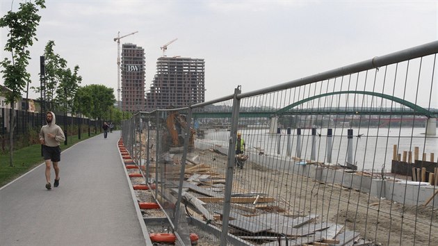 V Blehrad vznik srbsk Dubaj, projekt Belgrade Waterfront. Mstnm se vak tvr pln mrakodrap a nov identita msta pli nelb. (3. kvtna 2017)