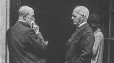 S Johnem Galsworthym Prezident rád přijímal státníky i umělce. Na snímku s... S Johnem Galsworthym Prezident rád přijímal státníky i umělce. Na snímku s...