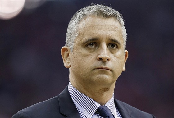 Igor Kokokov coby asistent Utahu bhem utkání play off proti Houstonu