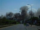 Kouřová clona od požáru v Hostivaři.
22 jednoztek hasičů v pohotovosti Kouřová clona od požáru v Hostivaři.
22 jednoztek hasičů v pohotovosti