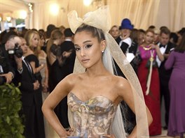 Ariana Grande na Met Gala (New York, 7. kvtna 2018)