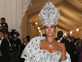 Rihanna na Met Gala (New York, 7. kvtna 2018)