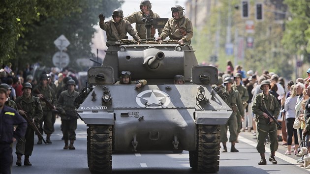 Hlavnm bodem programu oslav osvobozen Plzn americkou armdou byl konvoj 220 vojenskch historickch vozidel a pelet letoun Convoy of Liberty (5. 5. 2018).