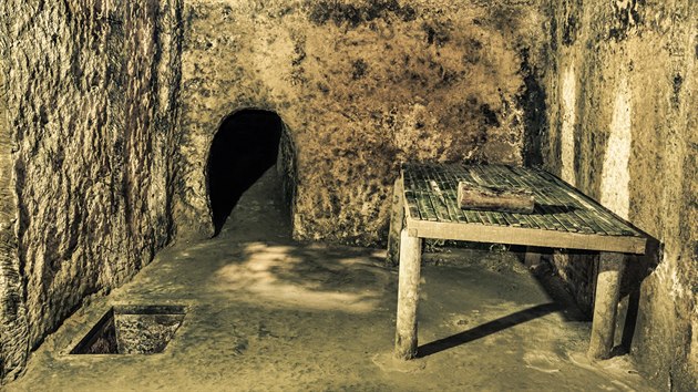 Obyvatel tunel z vesnice Vinh Moc museli na jakkoli komfort zapomenout.