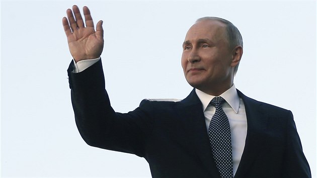 Vladimir Putin se stal potvrt ruskm prezidentem. V Kremlu sloil prezidentskou psahu. Nynj mandt mu skon v roce 2024. fem nov vldy bude znovu Dmitrij Medvedv (7. kvtna 2018)