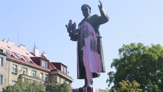 Pomník marála Konva se stal znovu terem vandal. Stejn jako ped nkolika...