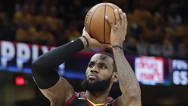 LeBron James z Clevelandu stl na torontsk ko.