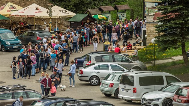 Do skalnch mst v Adrpachu a Teplicch nad Metuj pijely tisce nvtvnk (3. 5. 2018).