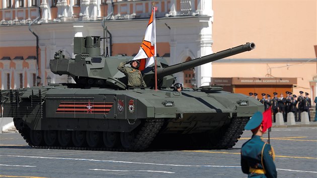 Rudm nmstm projely i tanky T-14 Armata. (9. kvtna 2018)