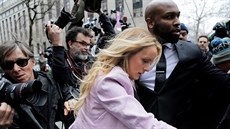 Pornohereka Stormy Daniels u soudu v New Yorku  (16. dubna 2018)