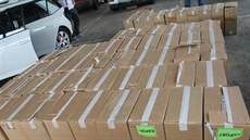 V autě měl cizinec na útěku nelegální cigarety. V autě měl cizinec na útěku nelegální cigarety.