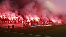 ČERVENÉ PEKLO. Fanoušci fotbalové Slavie se postarali o atmosféru v utkání s... ČERVENÉ PEKLO. Fanoušci fotbalové Slavie se postarali o atmosféru v utkání s...