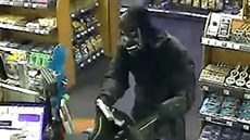 Benzinku na D5 přepadl lupič s maskou čerta Benzinku na D5 přepadl lupič s maskou čerta