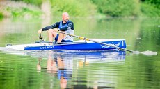 Pět veslařů se vydalo na čtyřdenní plavku po Vltavě z Budějovic do Prahy. Na... Pět veslařů se vydalo na čtyřdenní plavku po Vltavě z Budějovic do Prahy. Na...