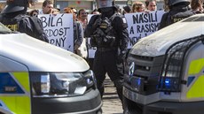 Na plzeňském náměstí Republiky uspořádaly Dělnická strana sociální... Na plzeňském náměstí Republiky uspořádaly Dělnická strana sociální...