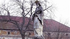 Socha svatého Jana Nepomuckého se nachází v hulínské místní částí Záhlinice. Socha svatého Jana Nepomuckého se nachází v hulínské místní částí Záhlinice.