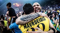 Dimitris Mavroeidis a Panajotis Vasilopulos slaví triumf AEK Atény v... Dimitris Mavroeidis a Panajotis Vasilopulos slaví triumf AEK Atény v...