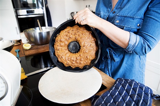 Foodblogerka a autorka kuchaky Cukrfree Janina ern pipravuje bbovku pro...