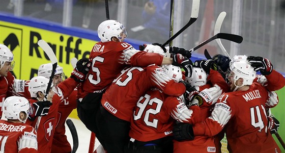 výcai slaví výhru nad Kanadou a postup do finále hokejového mistrovství svta...