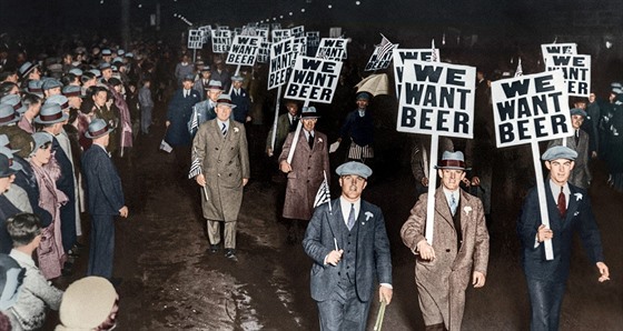 Chceme pivo. Pochodující pánové to v roce 1919 vidli jasn. Neuspli vak. A...